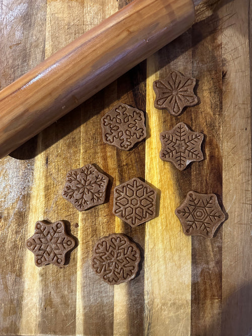 Peanut Butter Dog Treats – Snowflake Winter Cookies for Dogs