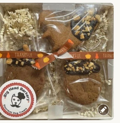 Squirrel & Acorn Peanut Butter Dog Treat Set