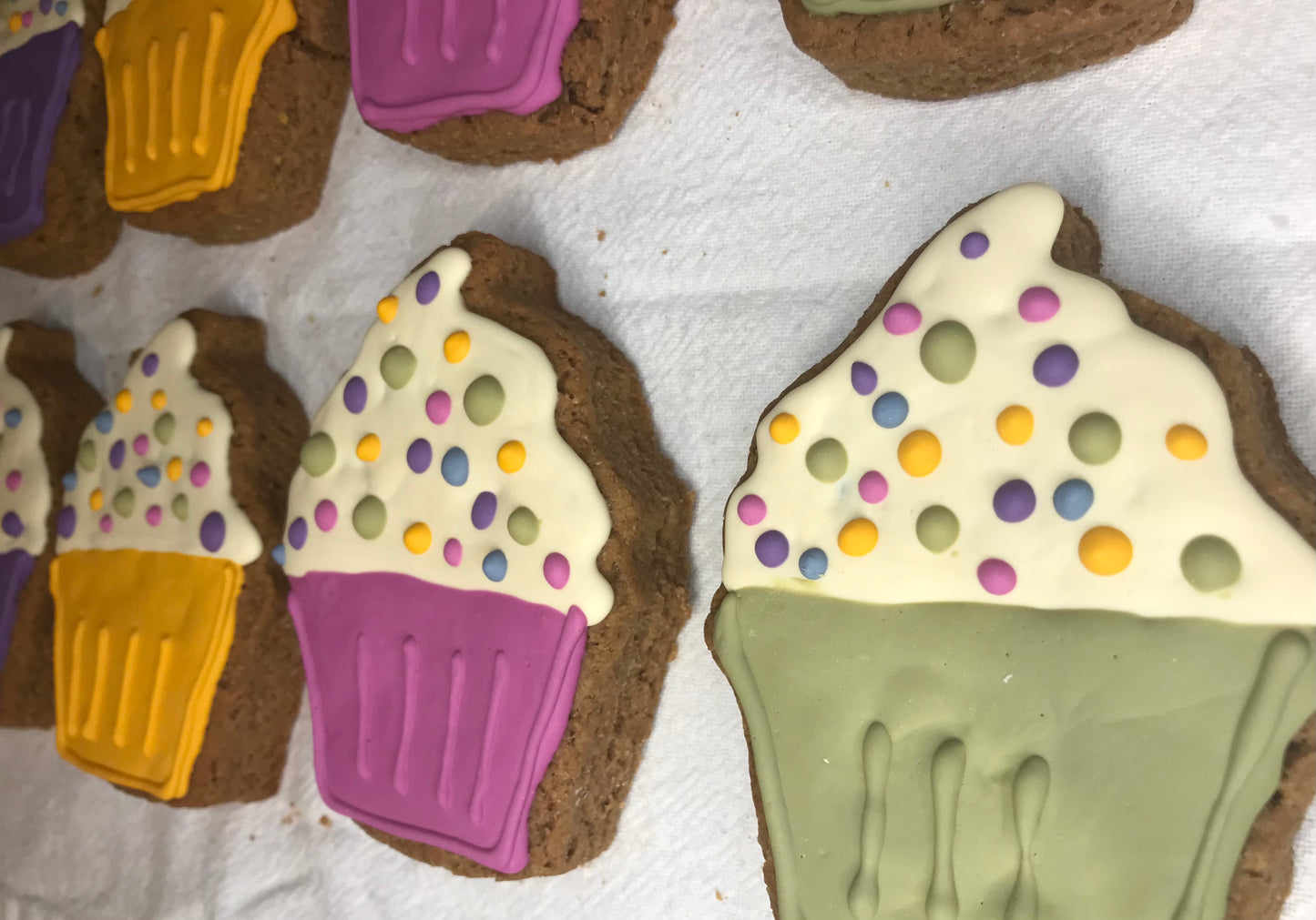 🎉 Festive Single Cupcake Peanut Butter Dog Cookies 🎉