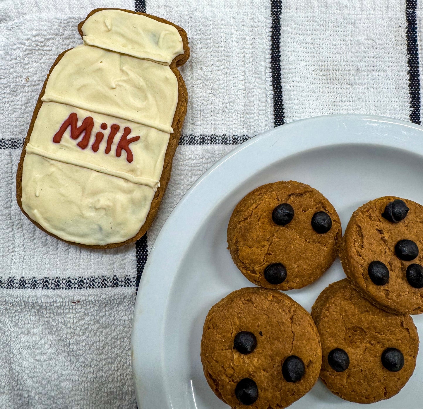 🥛 Milk & Cookies Dog Treat Set – Peanut Butter Holiday Dog Cookies, Handmade Dog Biscuits 🍪🐾