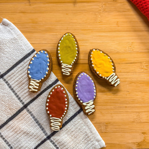 Peanut Butter Dog Treats – Holiday Light Bulb Cookie Set